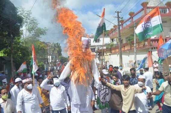 'Scrap Anti-Farmers Bill', demands Congress : Protest in Agartala, Modi's effigy burnt 'Scrap Anti-Farmers Bill', demands Congress : Protest in Agartala, Modi's effigy burnt